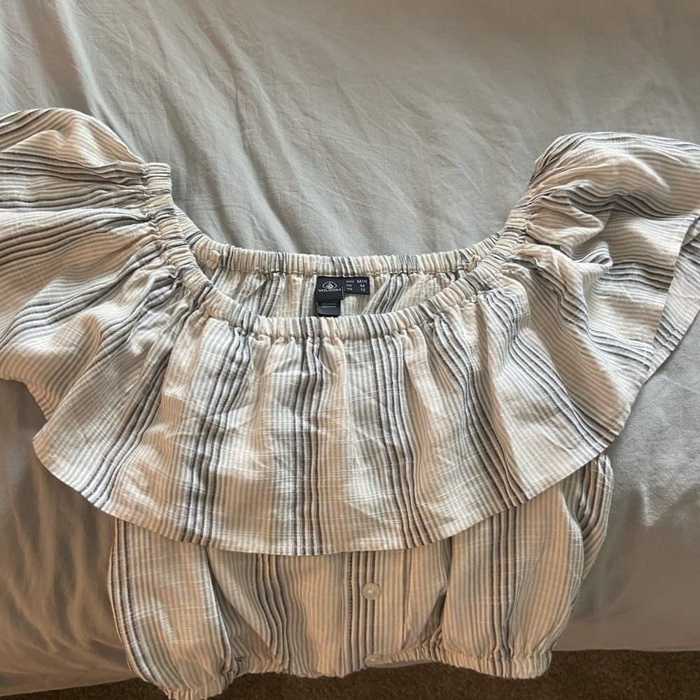 NWOT Volcom off-shoulder top